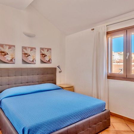 Apartments With Swimming Pool In Santa Teresa Di Gallura Exterior photo