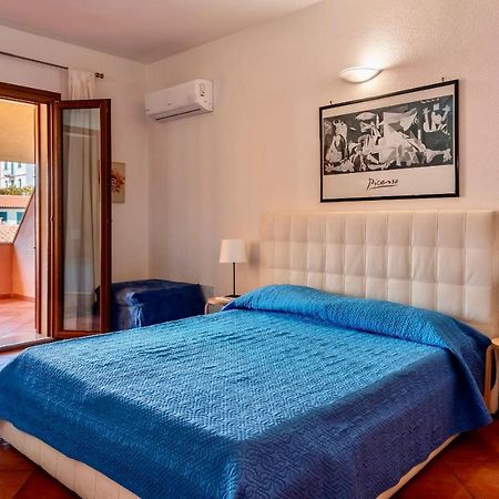 Apartments With Swimming Pool In Santa Teresa Di Gallura Exterior photo