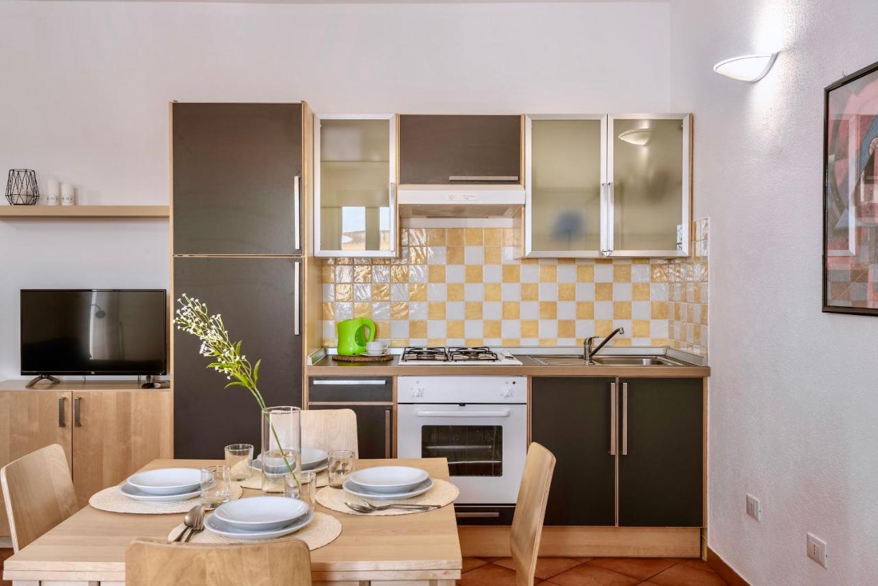 Apartments With Swimming Pool In Santa Teresa Di Gallura Exterior photo