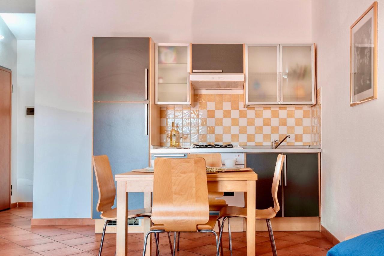 Apartments With Swimming Pool In Santa Teresa Di Gallura Exterior photo