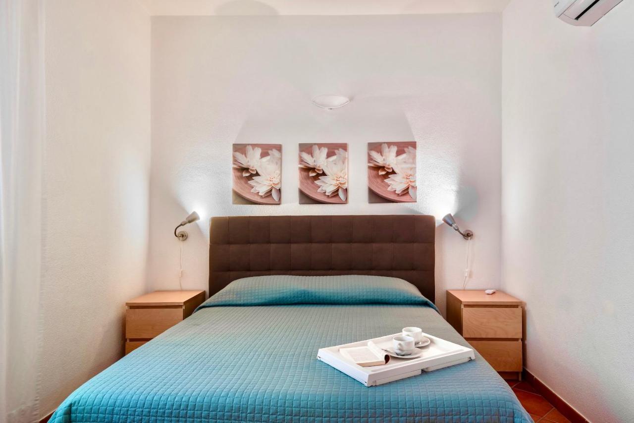 Apartments With Swimming Pool In Santa Teresa Di Gallura Exterior photo