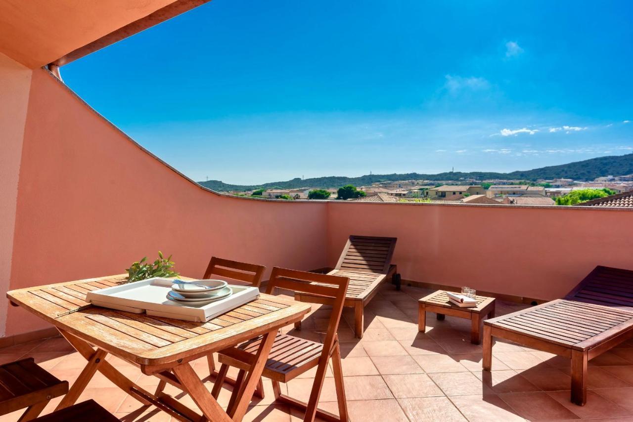 Apartments With Swimming Pool In Santa Teresa Di Gallura Exterior photo