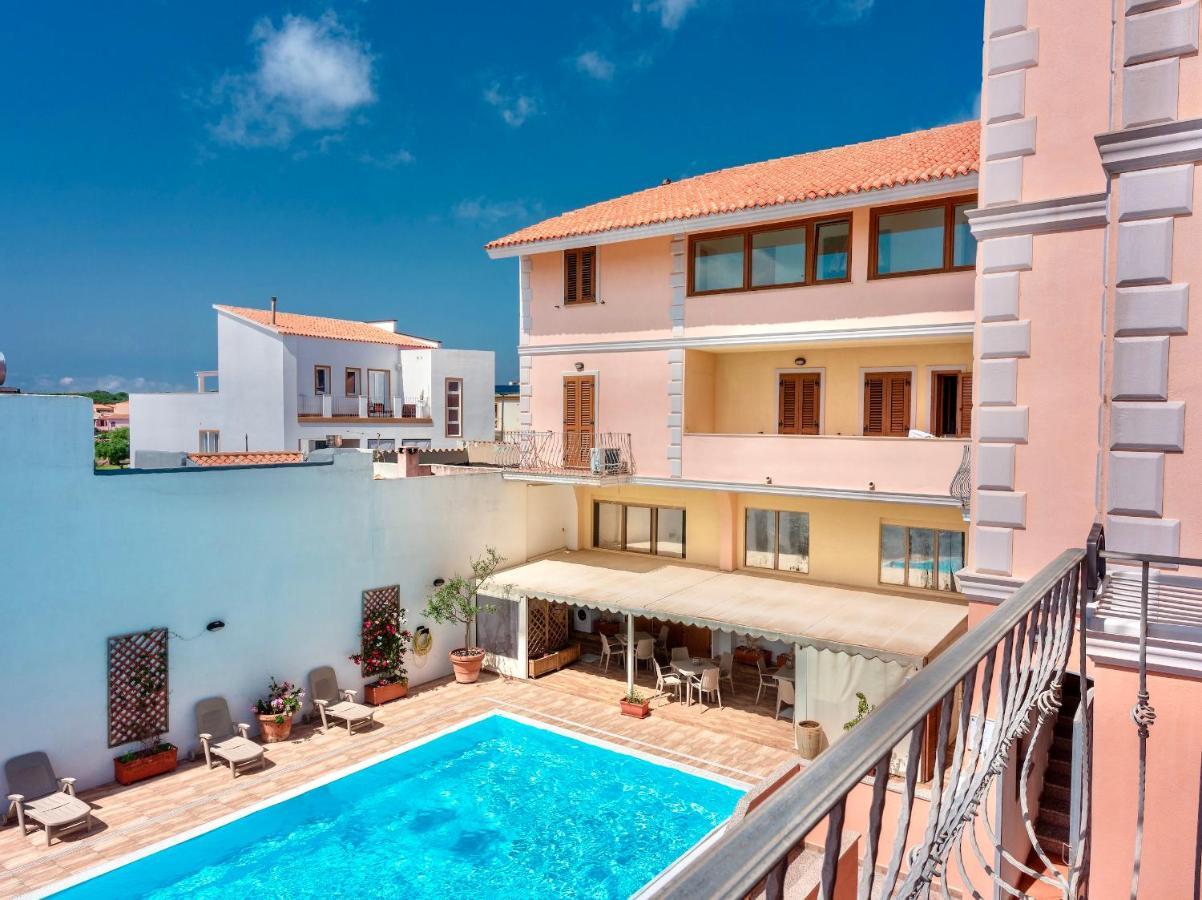 Apartments With Swimming Pool In Santa Teresa Di Gallura Exterior photo