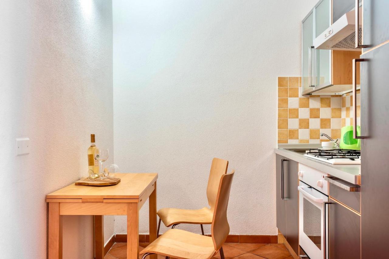 Apartments With Swimming Pool In Santa Teresa Di Gallura Exterior photo