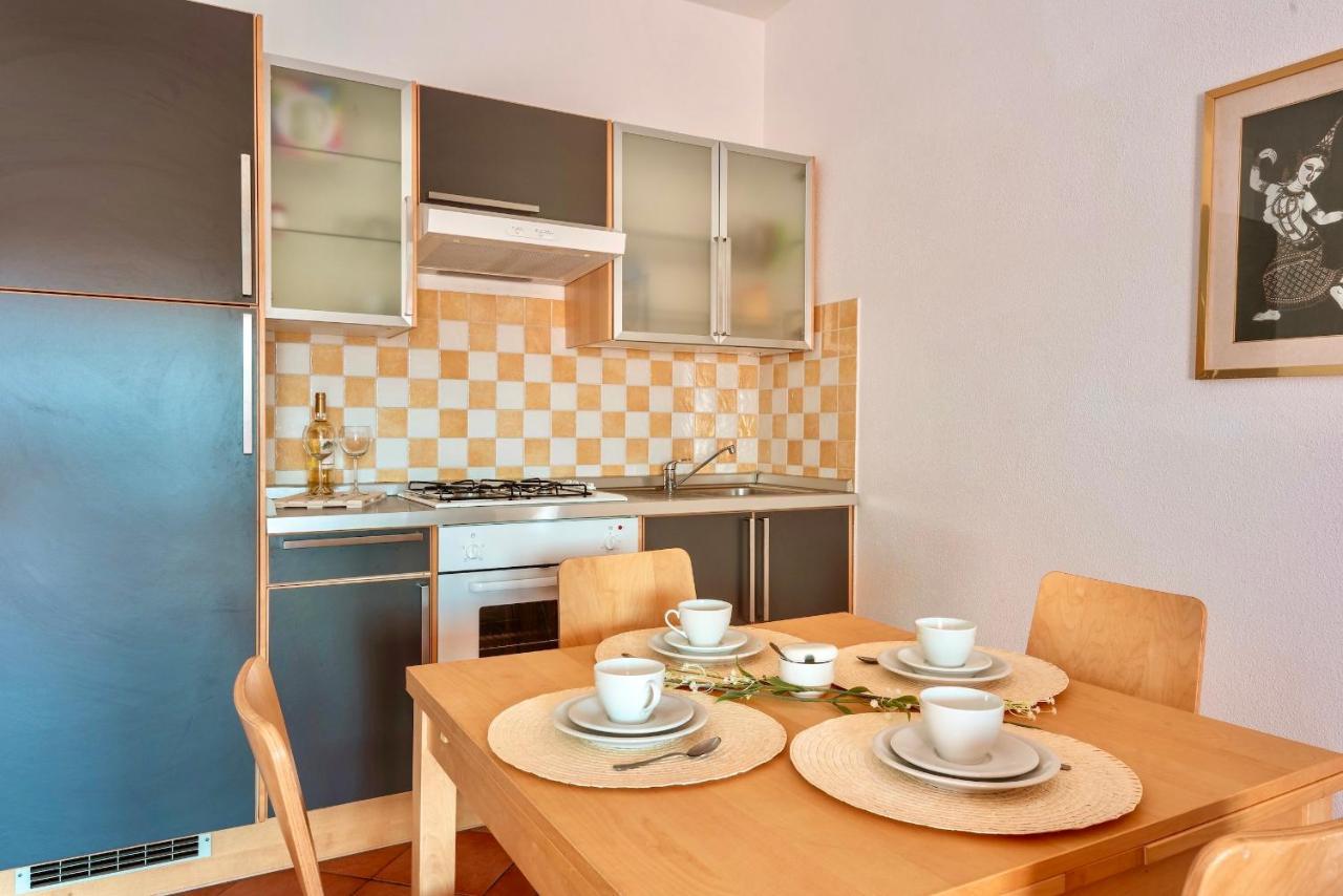 Apartments With Swimming Pool In Santa Teresa Di Gallura Exterior photo