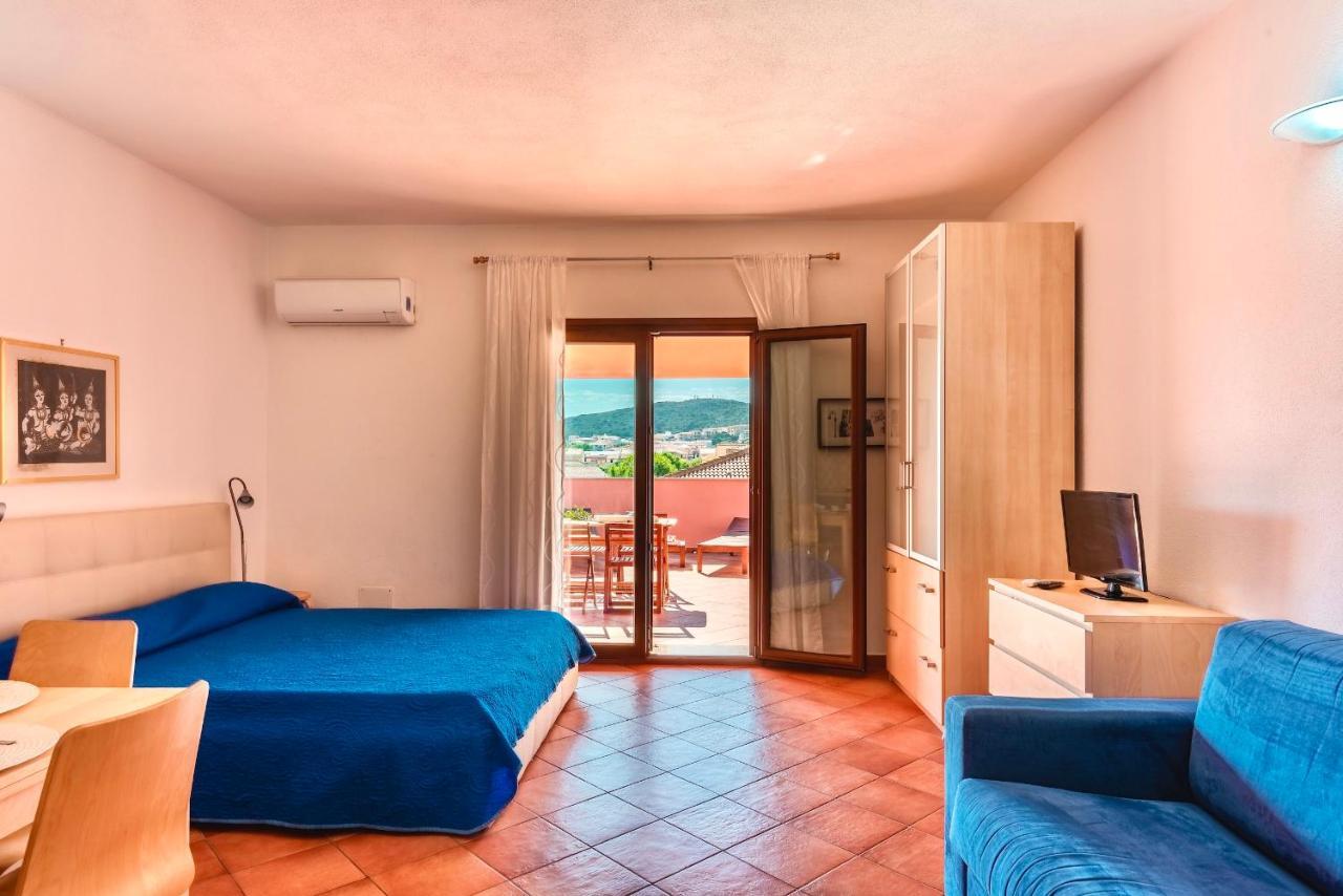Apartments With Swimming Pool In Santa Teresa Di Gallura Exterior photo