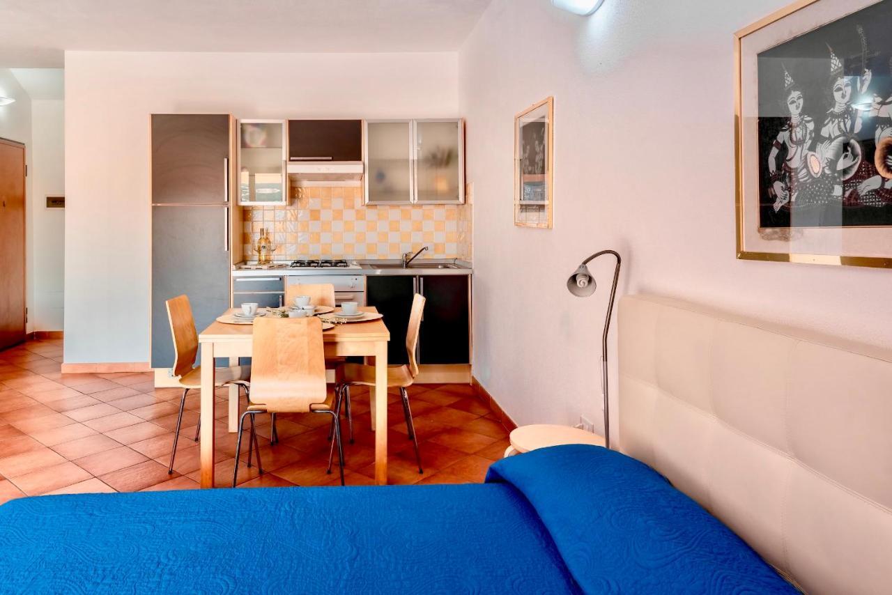 Apartments With Swimming Pool In Santa Teresa Di Gallura Exterior photo