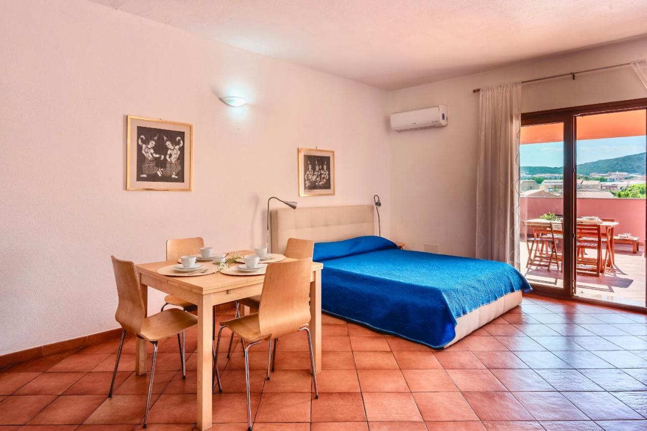 Apartments With Swimming Pool In Santa Teresa Di Gallura Exterior photo
